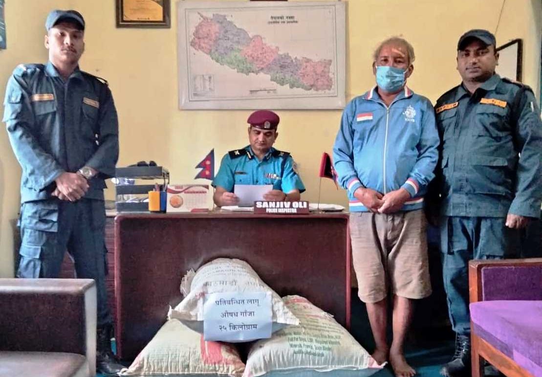 बाराबाट २५ किलो गाँजासहित १ जना पक्राउ 